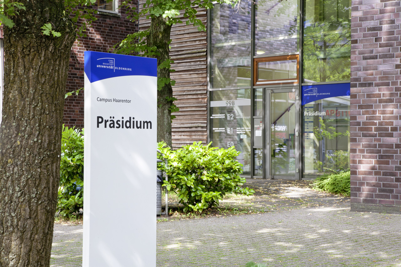 Carl von Ossietzky Universit&auml;t Oldenburg |&nbsp;Gestaltung Pr&auml;sidiumsflur